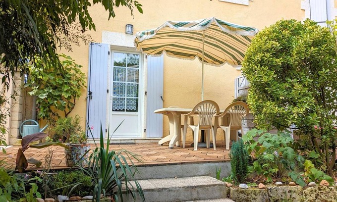 Saint-Genis-d'Hiersac Cottage | 63 m² Cabin ∙ 2 bedrooms ∙ 4 guests