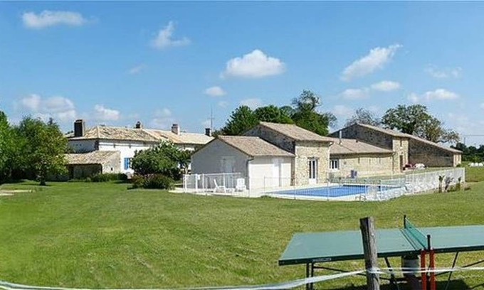 Saint-Vincent-la-Chatre House | 70 m² House ∙ 2 bedrooms ∙ 6 guests