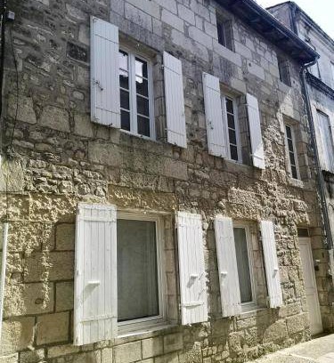 Saintes House | 70 m² House ∙ 2 bedrooms ∙ 4 guests