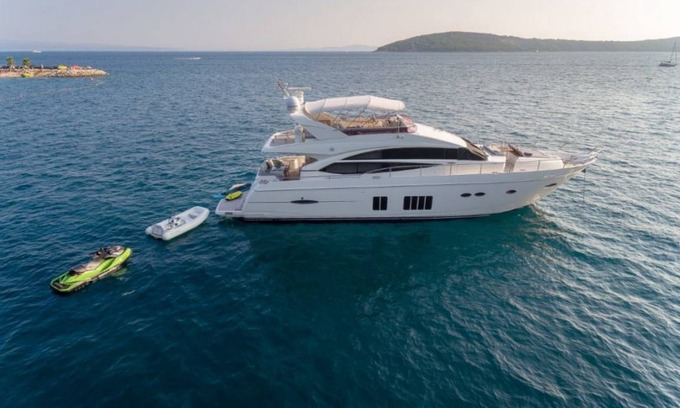 Split Boat Rental | 70 m² Houseboat ∙ 4 bedrooms ∙ 8 guests