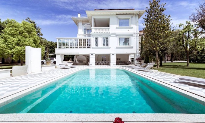 Empoli Villa | 700 m² Villa ∙ 5 bedrooms ∙ 10 guests