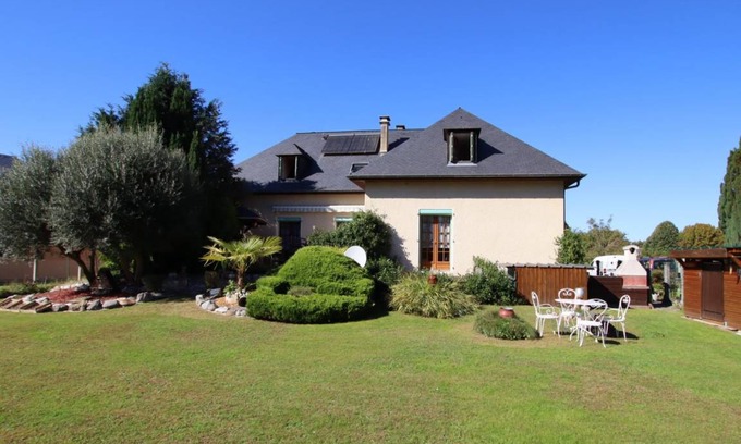 Montaut House | 72 m² Gîte ∙ 2 bedrooms ∙ 5 guests