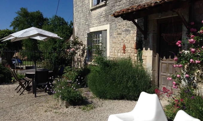 Saint-Mande-sur-Bredoire House | 80 m² House ∙ 2 bedrooms ∙ 4 guests