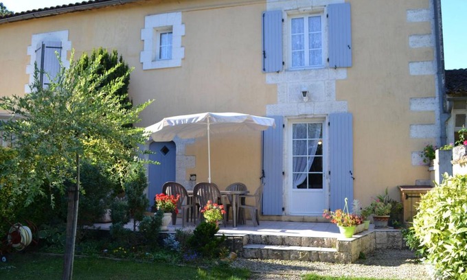 Saint-Genis-d'Hiersac Cottage | 85 m² Cabin ∙ 2 bedrooms ∙ 5 guests