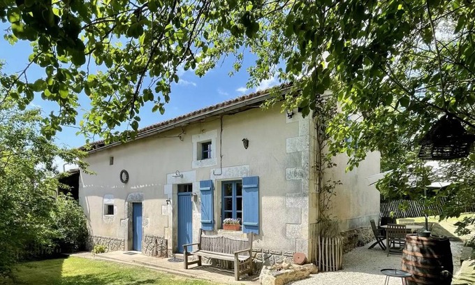 Eymouthiers House | 85 m² House ∙ 1 bedroom ∙ 4 guests