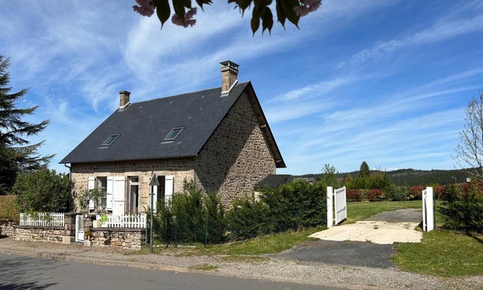 Saint-Yrieix-le-Dejalat House | 90 m² Gîte ∙ 2 bedrooms ∙ 4 guests