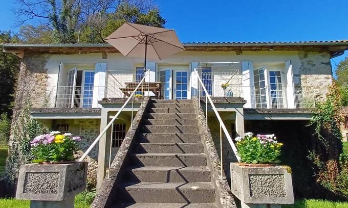 Saint-Priest-sous-Aixe House | 90 m² House ∙ 2 bedrooms ∙ 6 guests