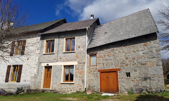 Alleyrat House | 90 m² Gîte ∙ 2 bedrooms ∙ 4 guests