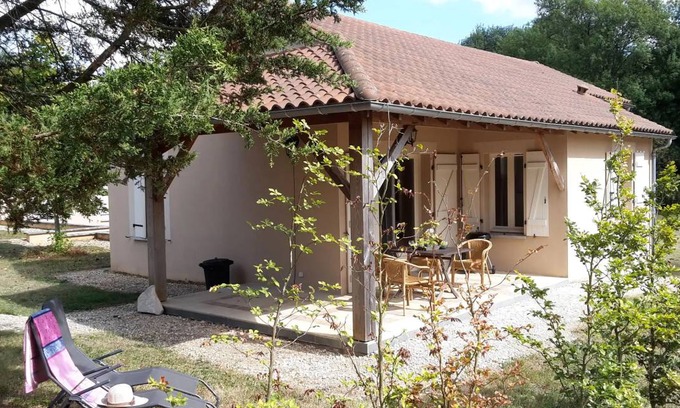 Varaignes House | 92 m² House ∙ 4 bedrooms ∙ 8 guests
