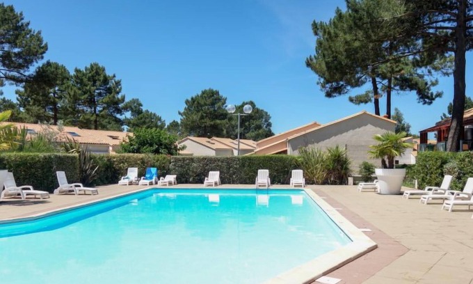 Les Mathes Apartment | Apartment Hameau de Talaris in Les Mathes - 4 persons, 2 bedrooms