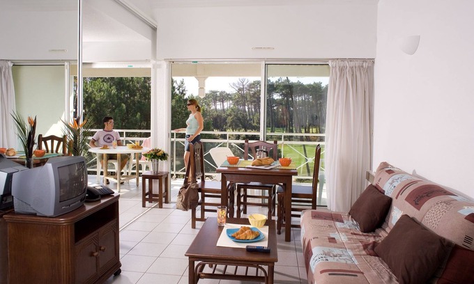 Moliets-et-Maa Apartment | Apartment with dishwasher to 700 m. from beach