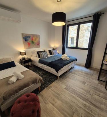 Sarlat-la-Caneda Historic Center Apartment | Appartement Aux 3 Sens