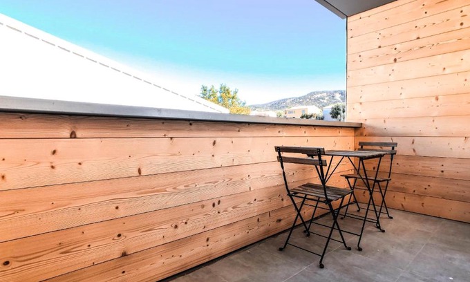 Le Lavandou Apartment | Appartement neuf 2 pièces balcon et parking proche centre 2