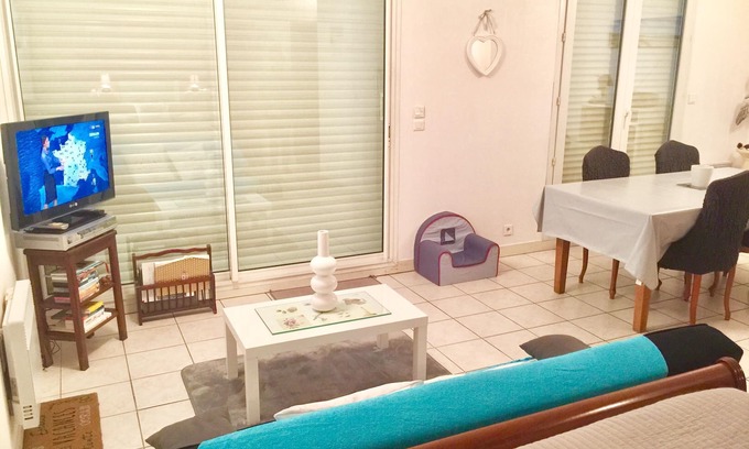 Royan Apartment | Appt 4 °,top floor, sea view, very bright facing south. WIRELESS. 82cm tvscreen.