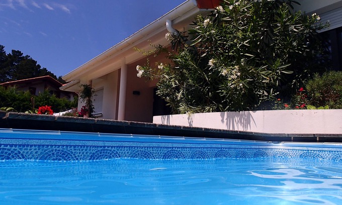 Anglet House | ARCHITECT-DESIGNED HOUSE, QUIET LOCATION, 2 KMS FROM BEACHES, UNSECURED SWIMMING POOL