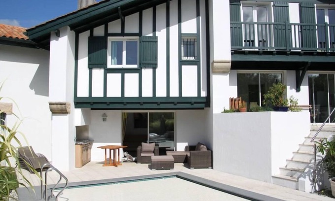 Bassussarry Villa | Bassussarry: House / Villa - BASSUSSARRY