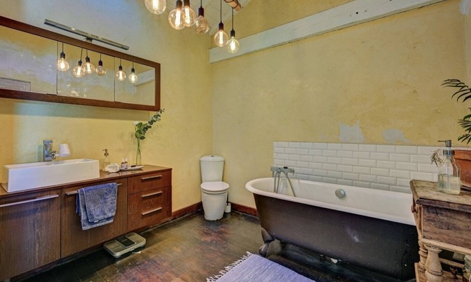 Raphele-les-Arles House | Beautiful renovated country house in Provence -- 10 min from Arles!