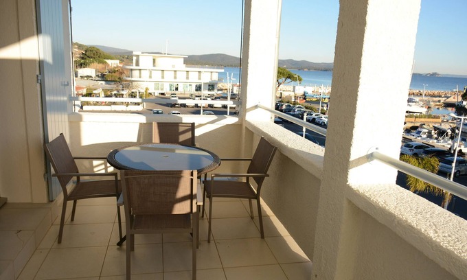 Miramar Apartment | Beautiful T2 apartment on 1st floor on the Port of La Londe Les Maures