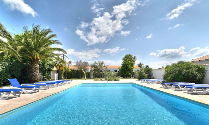 Cheray House | Beautiful villa for 4 people with WIFI, pool and terrace