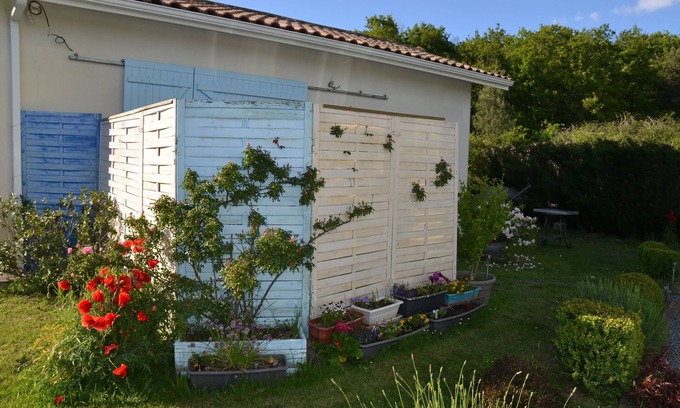 Bedenac House | Bedenac (3km from RN10) between Bordeaux and Jonzac Joli T1 bis