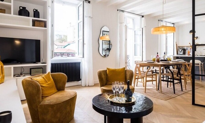 Biarritz City Centre Apartment | BLOOM . Keyweek Apartment City Center