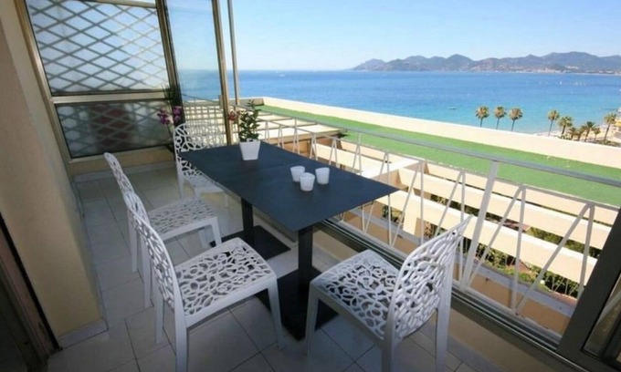 Le Suquet Apartment | Cannes Apartment facing the sea