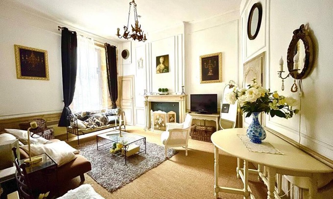 Sarlat-la-Caneda Historic Center Apartment | CAPORIZON propose Douceur et élégance plein centre Sarlat