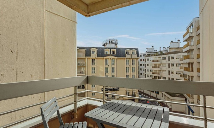Biarritz Apartment | Central Studio with Pool Access and Sea View in Biarritz