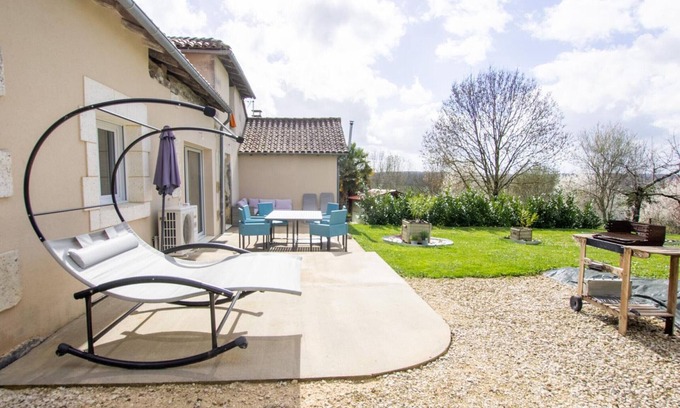 Saint-Martial-de-Valette Cottage | Charming Loft with AC, Terrace & Garden in Quiet Hamlet Near Brantôme