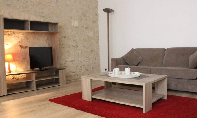 La Rochelle City Centre Apartment | Charming 1BR Apartment with Modern Amenities, Prime Location in Old Port of La Rochelle