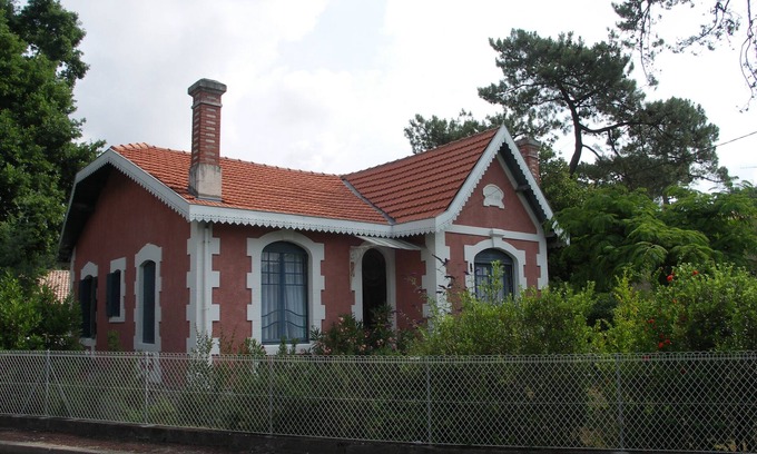 Le Moulleau House | Charming Arcachon villa a stone's throw from beaches and shops.