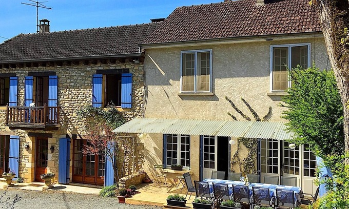 Saint-Vincent-de-Cosse House | Charming 5 Bedroom Farmhouse, close to river + tourist sites. Sleeps 12 + babies