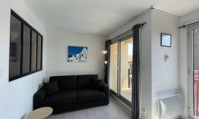 Vieux-Boucau-les-Bains Apartment | Charming T1 Apartment with Pool View, 50m from Lake in Vieux-Boucau