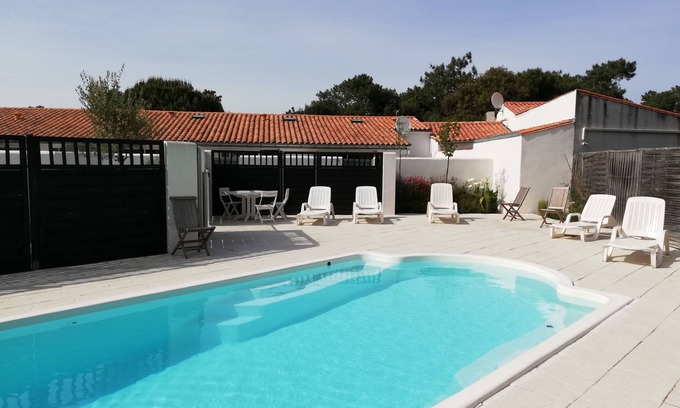 Rivedoux-Plage Cottage | CLOS DES PINS *, Pavilion for 4 people, in the heart of the pine forest, heated swimming pool