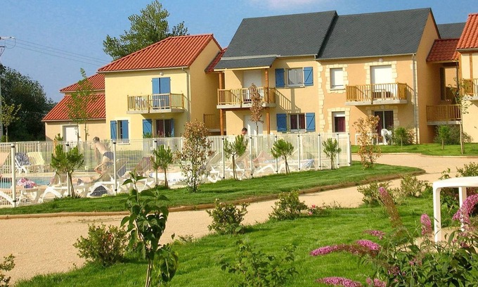 Montignac Apartment | Colorful home in a castle-rich setting in Périgord