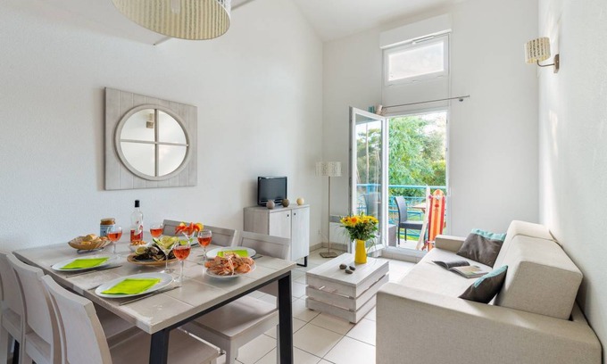 Saint-Palais-sur-Mer Condo | Condo ∙ 2 bedrooms ∙ 6 guests