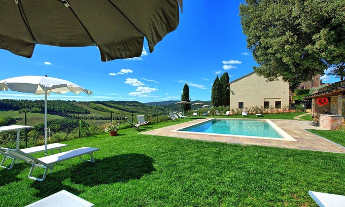San Gimignano Apartment | Cosy apartment for 10 guests with WIFI, pool, A/C and panoramic view, close to San Gimignano