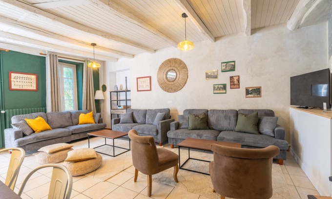 Saint-Romain-de-Benet House | Cottage 'Gîte Le Cottage' with Shared Pool, Private Terrace and Wi-Fi