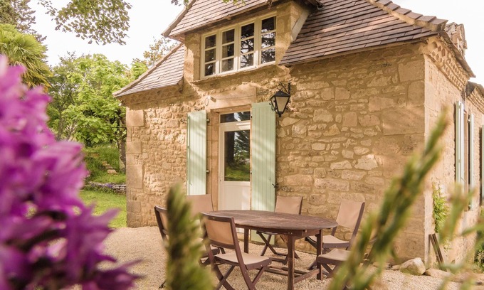 Peyzac-le-Moustier Cottage | Cozy Cottage in Aquitaine with Private Swimming Pool