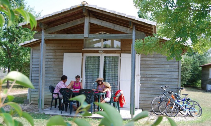 Castelmoron-sur-Lot House | Detached chalet with dishwasher, on the banks of the Lot
