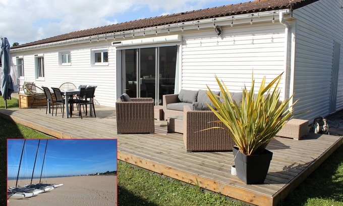 Salles sur Mer House | Family home in seaside town