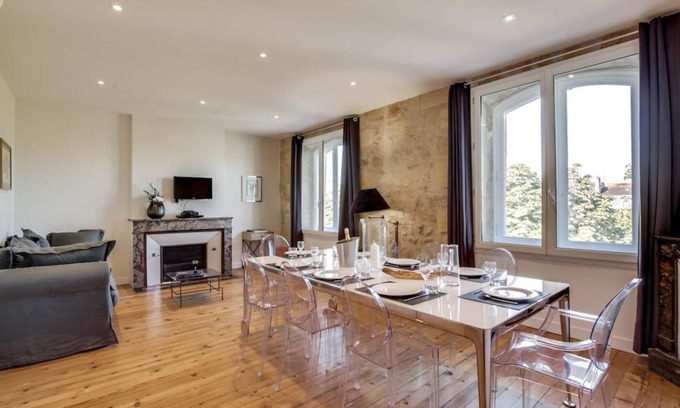 Bordeaux City Centre Apartment | 102 m² Apartment ∙ 3 bedrooms ∙ 8 guests