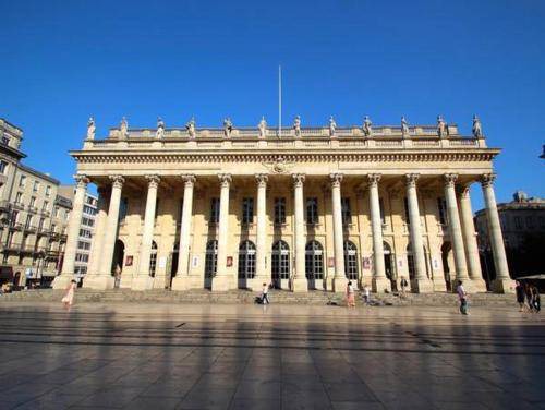 Hotel de Ville - Quinconces Apartment | 175 m² Apartment ∙ 4 bedrooms ∙ 8 guests
