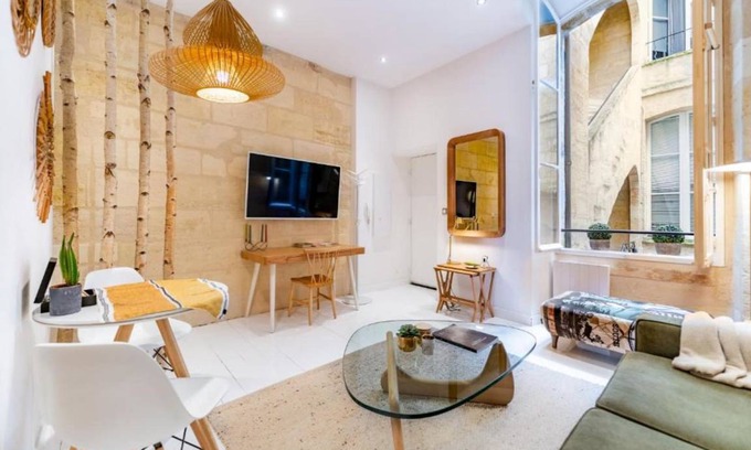 Hotel de Ville - Quinconces Apartment | 40 m² Apartment ∙ 1 bedroom ∙ 2 guests
