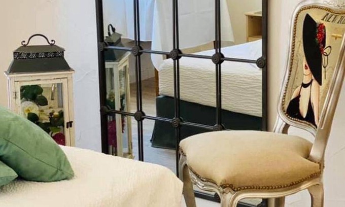 Port-Saint-Louis-du-Rhone Hotel | 19 m² Hotel ∙ 8 guests