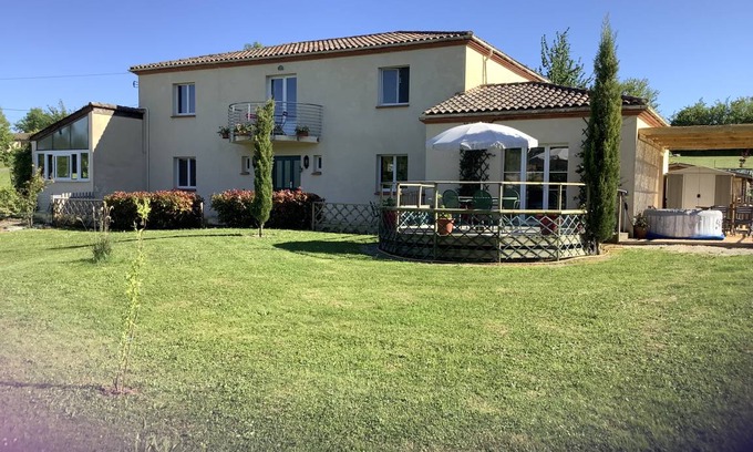 Saint-Etienne-de-Villereal Apartment | 40 m² Apartment ∙ 1 bedroom ∙ 2 guests