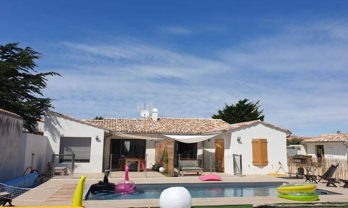 Saint-Clement-des-Baleines Resort | 85 m² Resort ∙ 3 bedrooms ∙ 8 guests