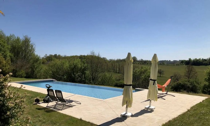 Saint-Felix-de-Bourdeilles House | 360 m² House ∙ 8 bedrooms ∙ 17 guests