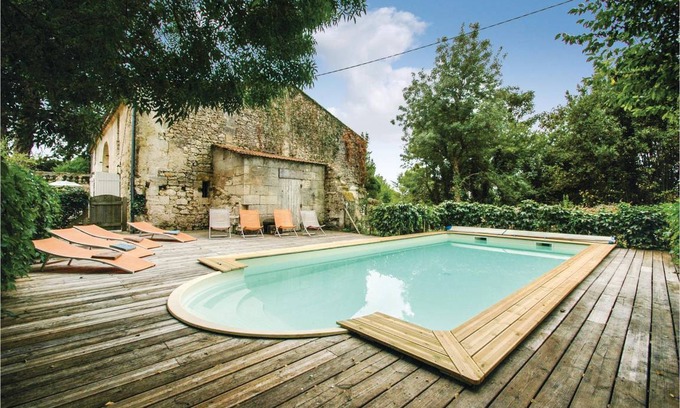 Saint-Germain-de-la-Riviere House | 160 m² House ∙ 4 bedrooms ∙ 8 guests
