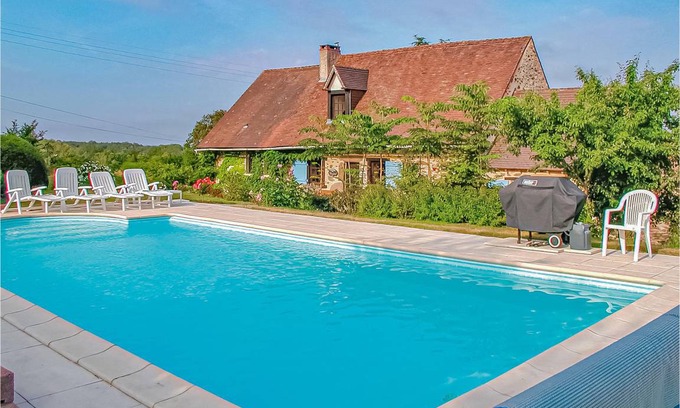 Saint-Priest-les-Fougeres House | 180 m² House ∙ 3 bedrooms ∙ 6 guests